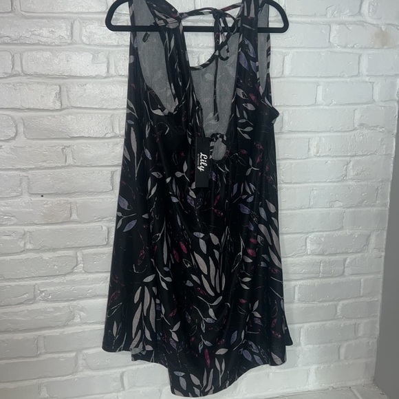 Plus Size Floral Tunic Dress 2X | Lily by Firmiana - Picture 8 of 8